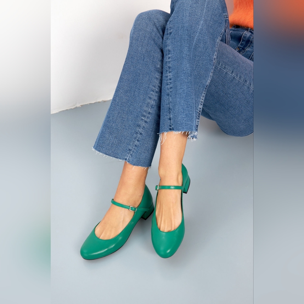 AUGUSTA Emilia Mary Janes in Grass-coloured Leather 40